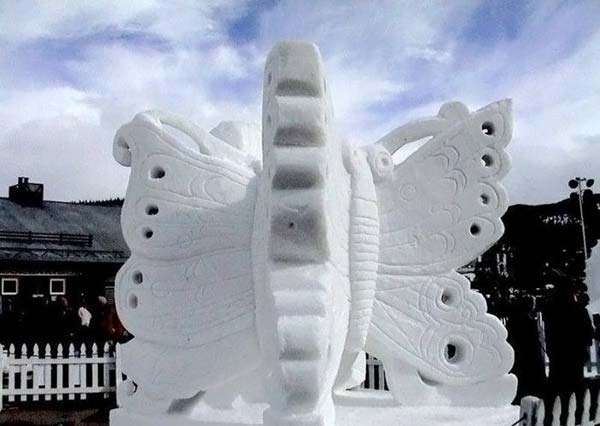 Śnieżne rzeźby - 07208fb261564f47650435c.jpg